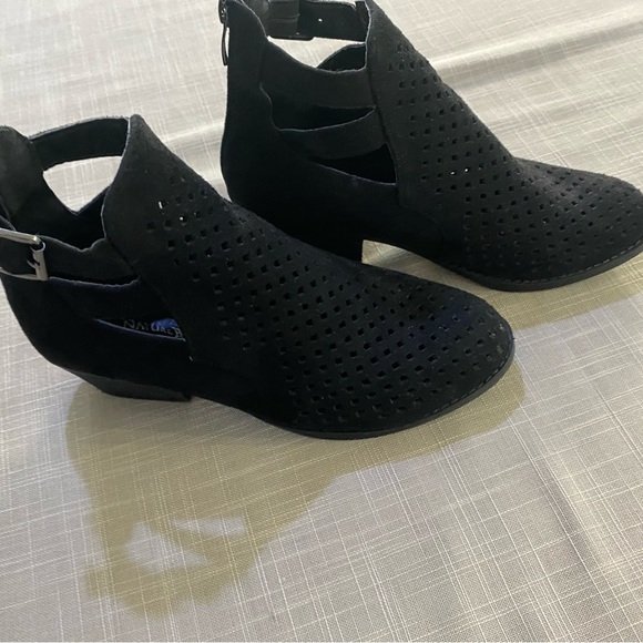 Nature Breeze booties in black. Women’s size 8 - Picture 2 of 15